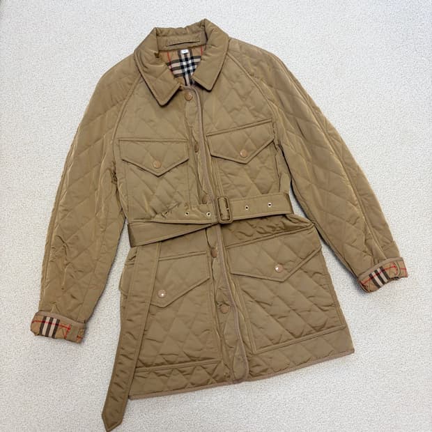 정품 버버리 퀼팅 벨티드 자켓 베이지
