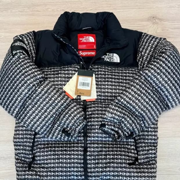 슈프림 x 노스페이스 스터드 눕시 패딩 M