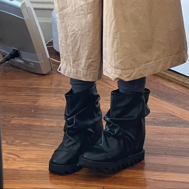 Zucca black leather slouch boots