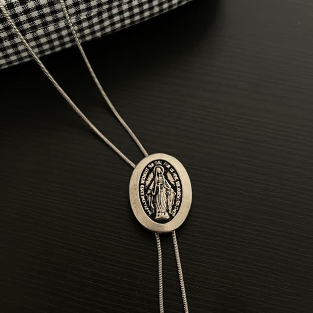 빈티지 고딕 마리아 보타이 목걸이