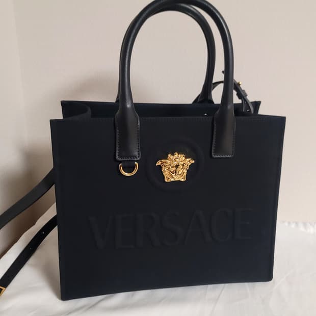 베르사체가방,토트백숄더백(생로랑디올펜디샤넬프라다셀린느버버리고야드루이비통)