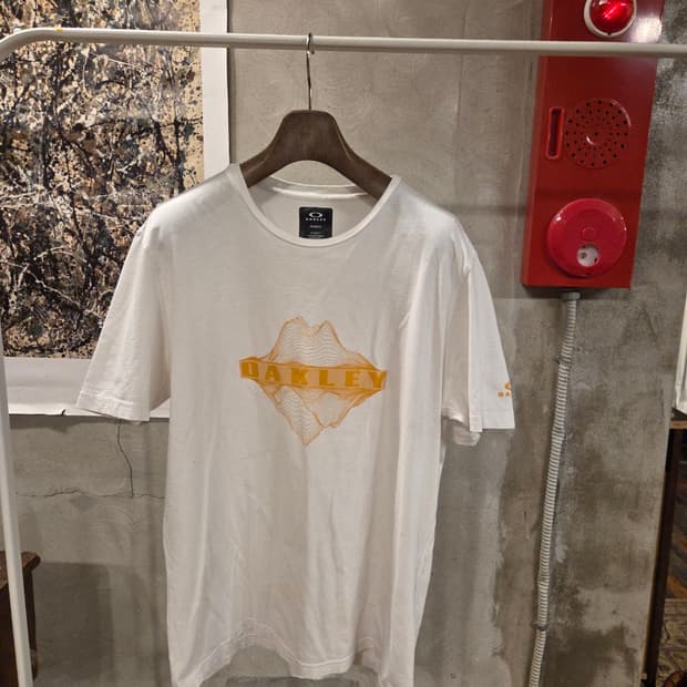 오클리 티셔츠