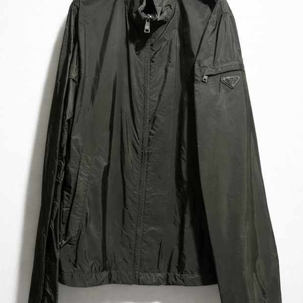 프라다 삼각로고 리나일론 바람막이