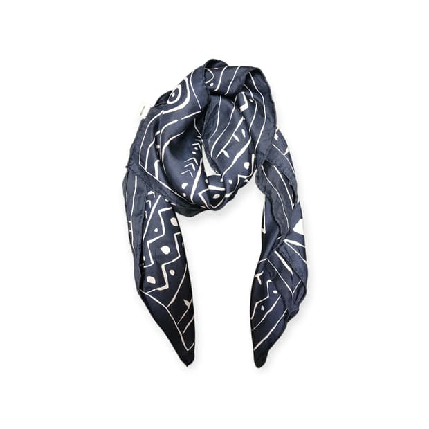네이비 패턴 실크 사각 스카프