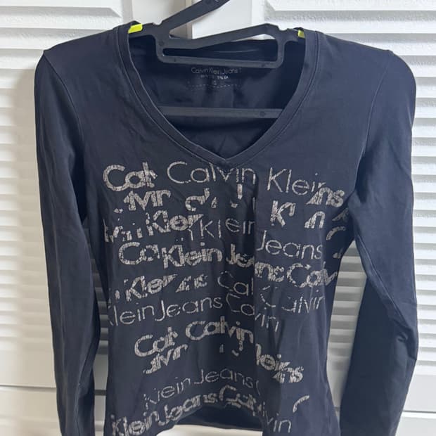 캘빈클라인 y2k 슬림핏 티 