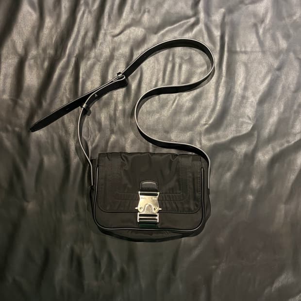 마뗑킴 메탈 버클 숄더백