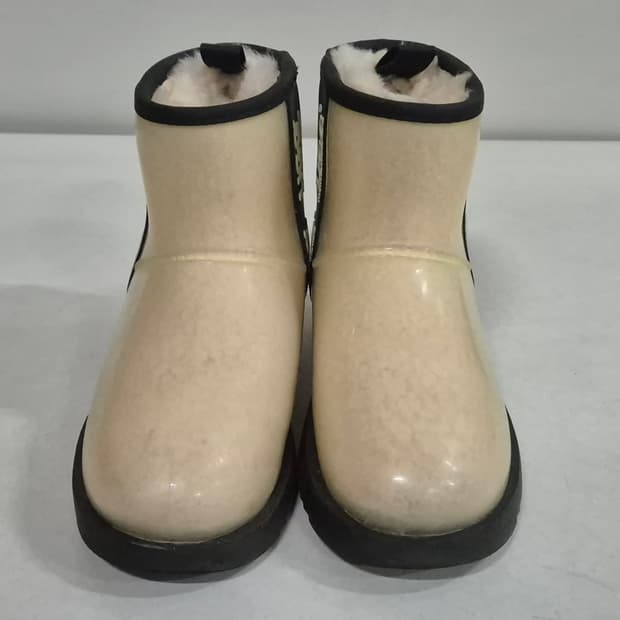 UGG 어그 클리어 부츠 (EU37/235)