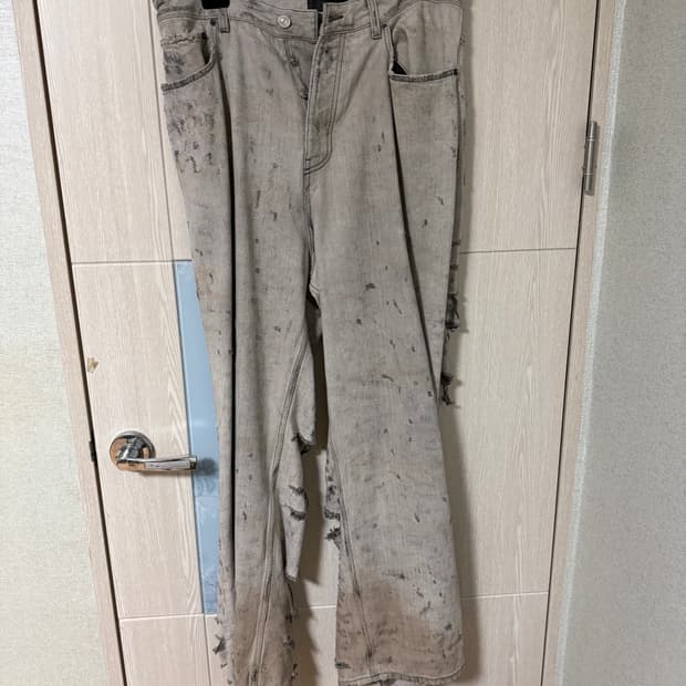 발렌시아가 디스트로이드 데님팬츠 그레이 m팝니다