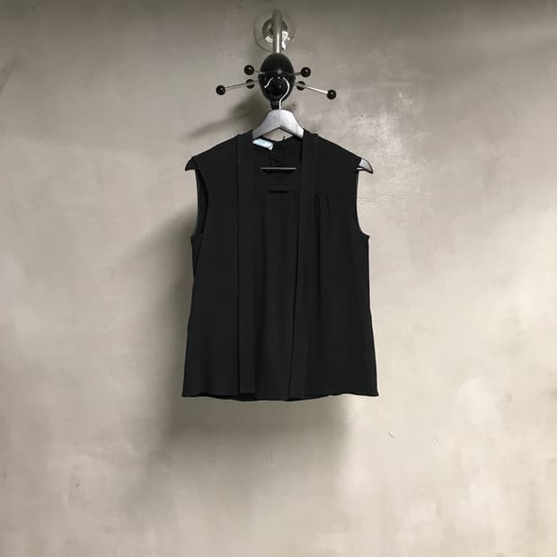 프라다 슬리브리스 블라우스 40(W)