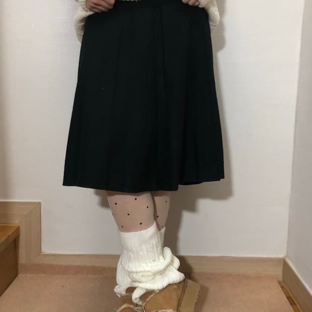 빈티지 블랙 플리츠 미디 스커트