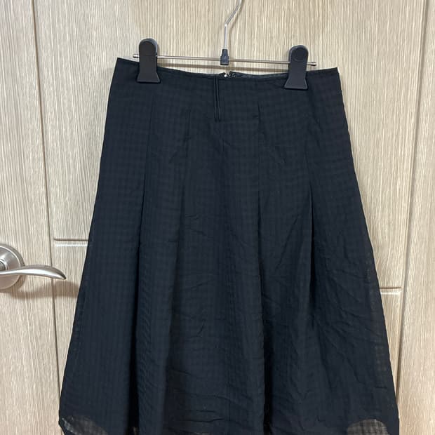 체크패턴 블랙 미디 스커트