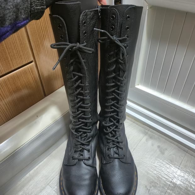 닥터마틴 1B60 20홀( 250/eu39)