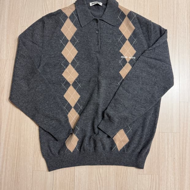 미우미우 아가일 캐시미어 니트 44사이즈(105)