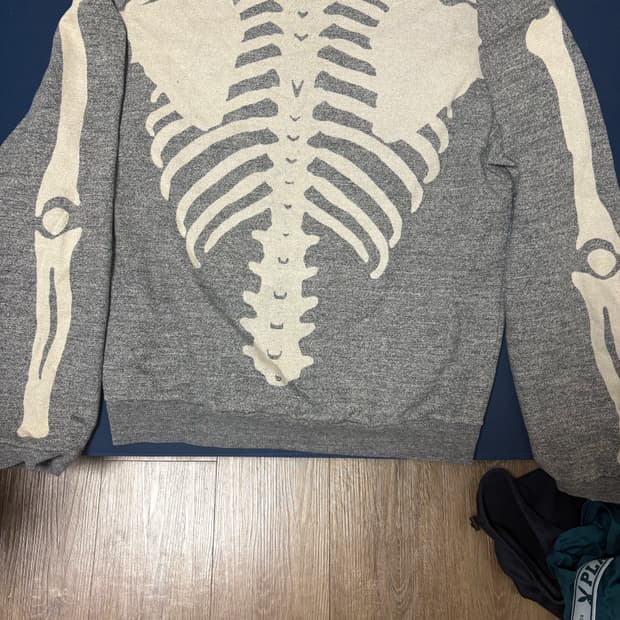 캐피탈 본 맨투맨 4size