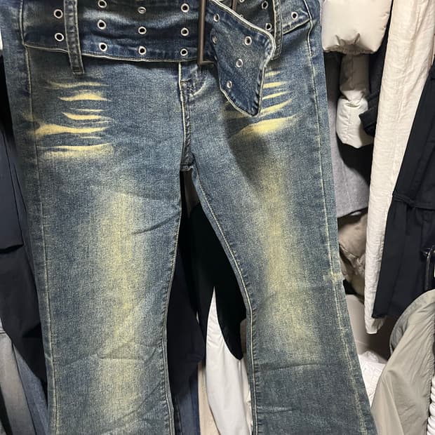 벨트 포인트 데님 부츠컷 팬츠