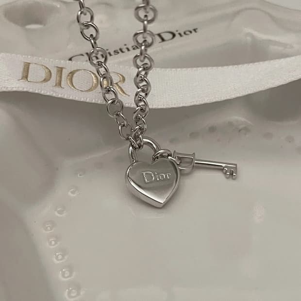 Christian Dior necklace / 디올 하트 자물쇠 목걸이