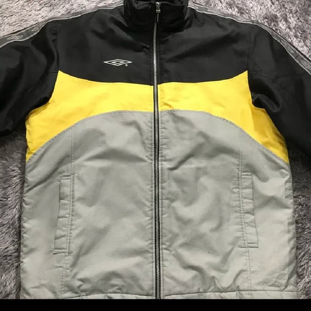 [[XL, 공용] 엄브로 (UMBRO) 올드스쿨 사이드라인 누빔안감 자켓