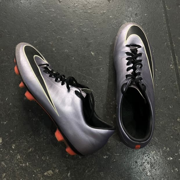 270 나이키 머큐리얼 축구화