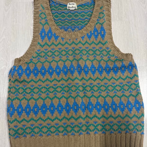 아크네 18SS 니트베스트