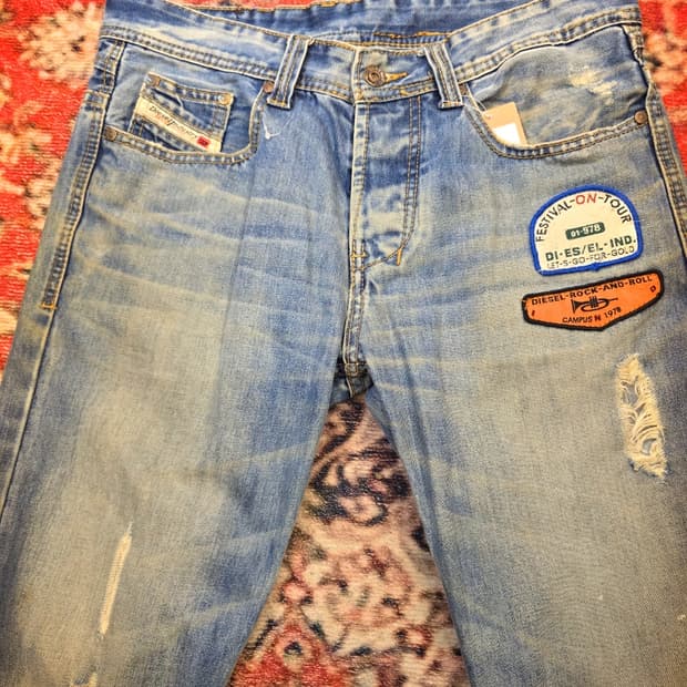 디젤(Diesel) 빈티지 패치 디테일 데님 팬츠