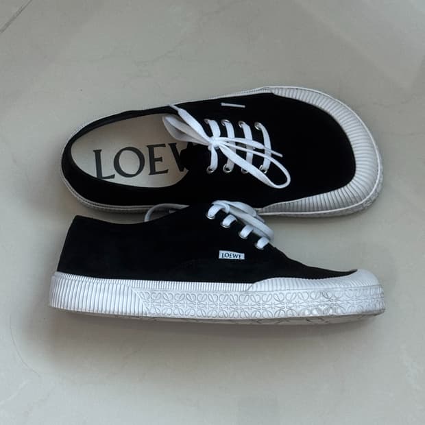 Loewe terra vulca lace up 43