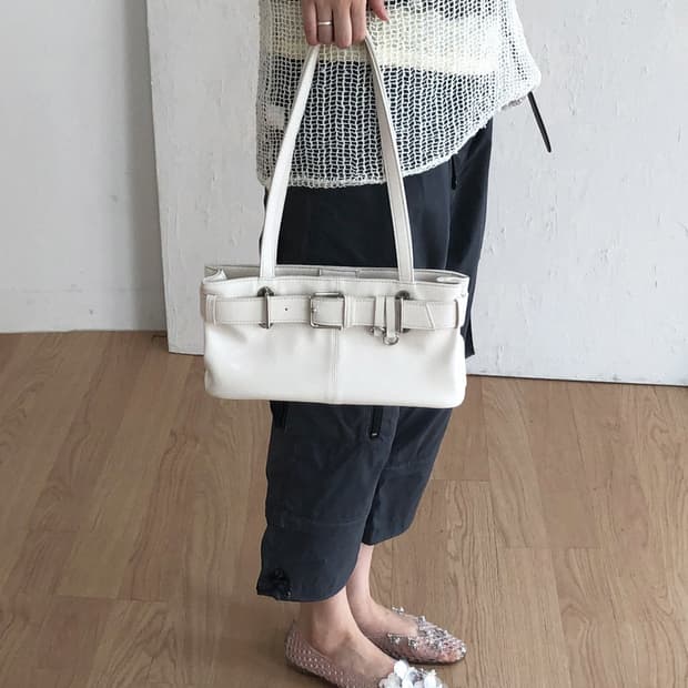 vintage buckle detail shoulder bag
