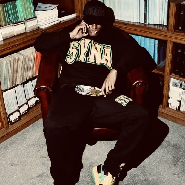 syna world college tracksuit