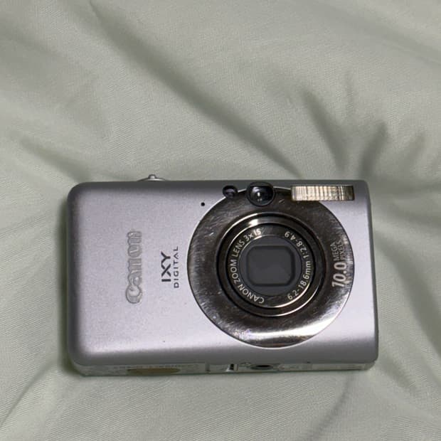 Canon ixy 110 is
