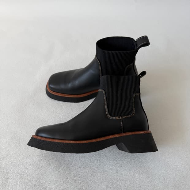 [235]코스(COS) 레더 첼시 부츠(극미중고)