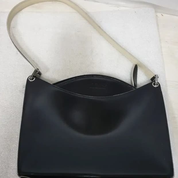 명품/정품] 발리(BALLY) 드레스업 스무스 레더 숄더백 (블랙/아이보