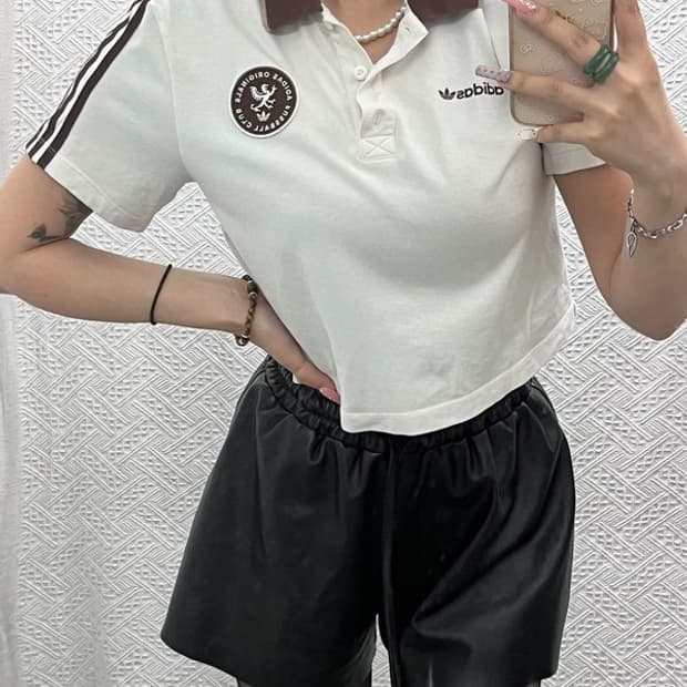 아디다스 캐주얼 키치 초코브라우니 크롭 반팔 카라티 XS C13467