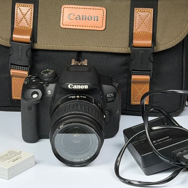 캐논 EOS 700D DSLR 카메라