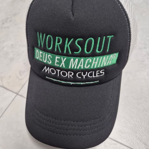 데우스 엑스 마키나 x 웍스아웃 모자판매합니다