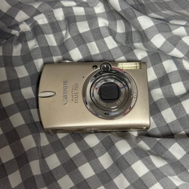 캐논 익서스 750 아일릿 원희 다비치 강민경 빈티지 디카 디지털 카메라