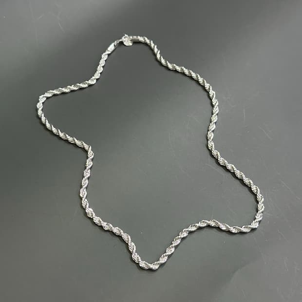 White chain 목걸이