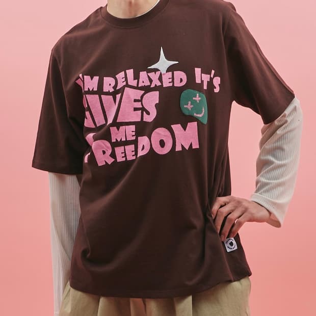 바스락 Slogan Artwork Short Sleeve T-shirts