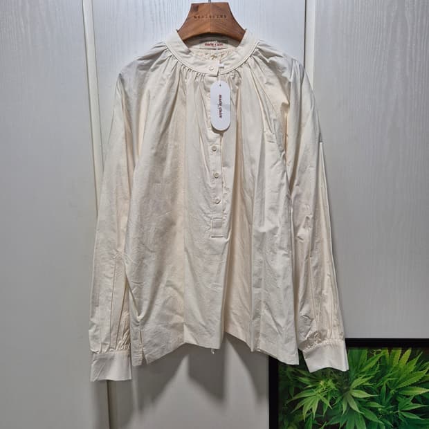 (타임세일)(새상품)마리끌레르 버터색 셔츠 블라우스