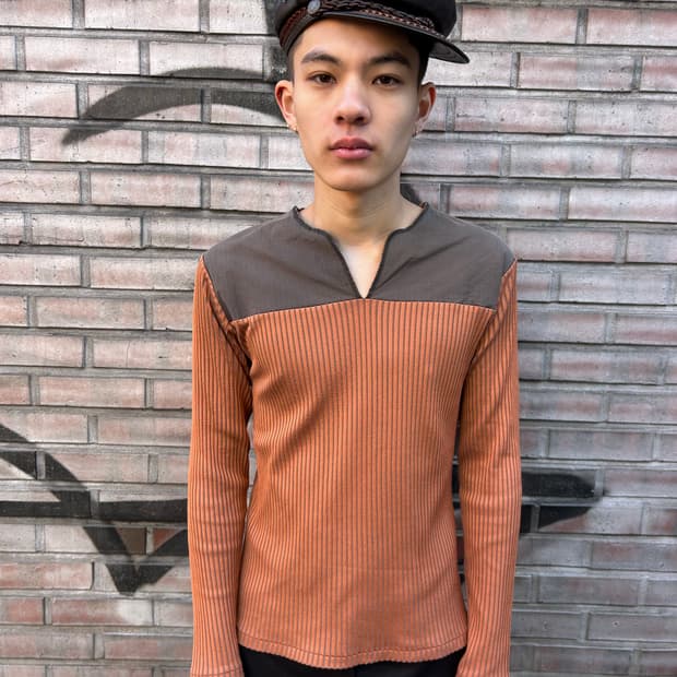 고티에옴므 브이슬릿넥 패널배색 탑