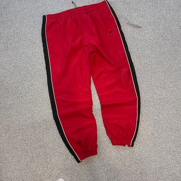 나이키 레드 트랙팬츠