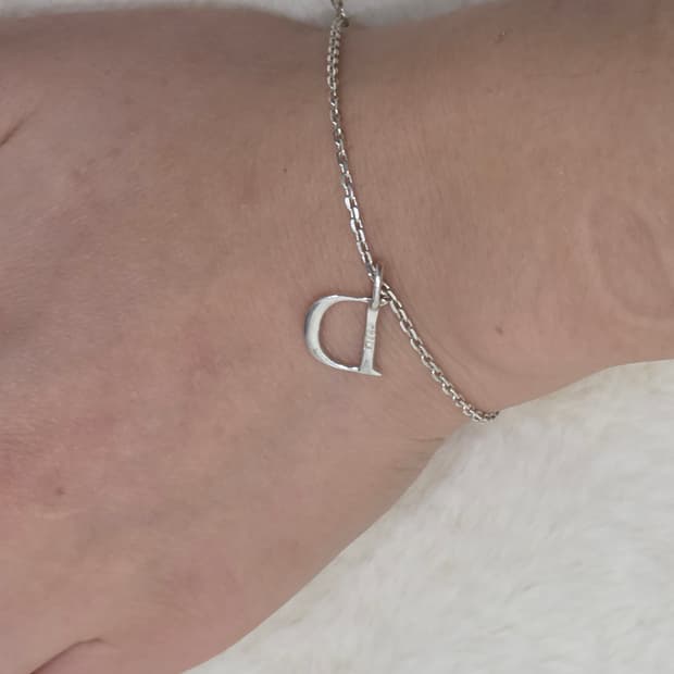 디올 D 로고 팔찌 실버