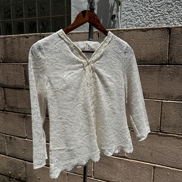 VINTAGE WHITE LACE TOP