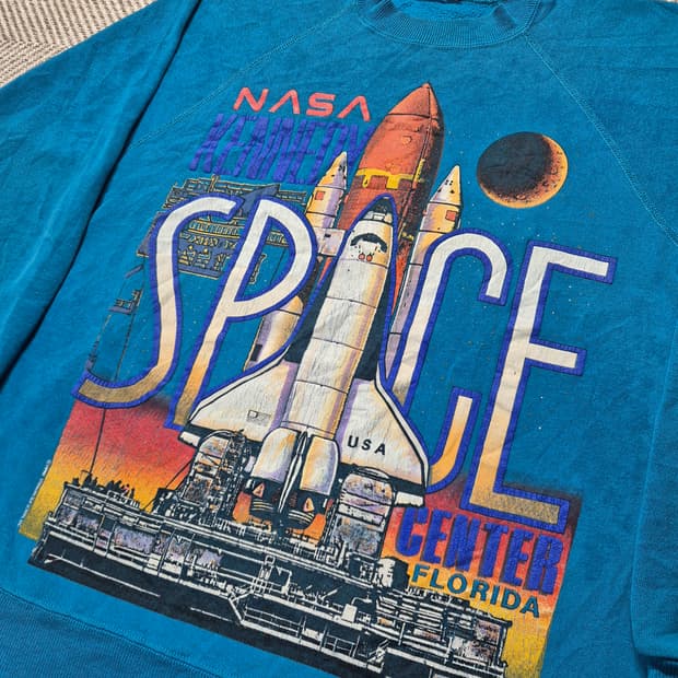 90s NASA 우주센터 스웻