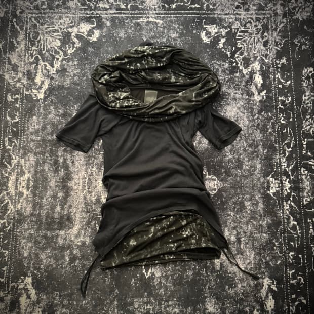 “Midas“ Tie-Dye Detail Draped Black Tee