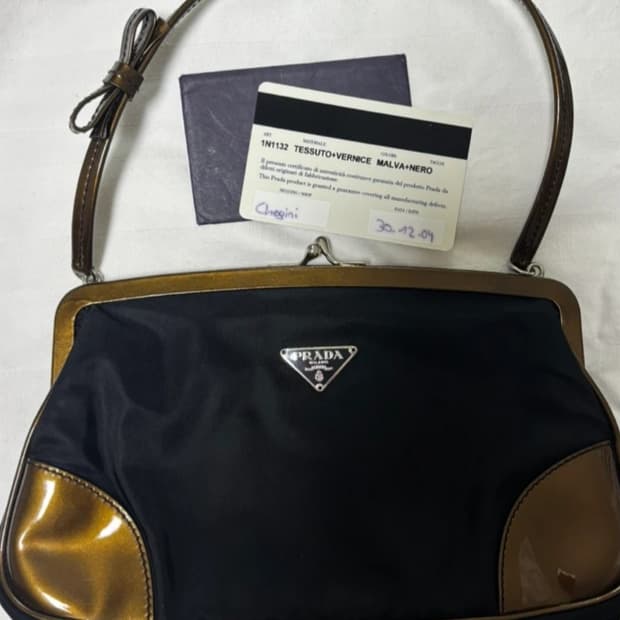 [정품] 프라다 테수토 버니쉬 나일론 빈티지 토트백
