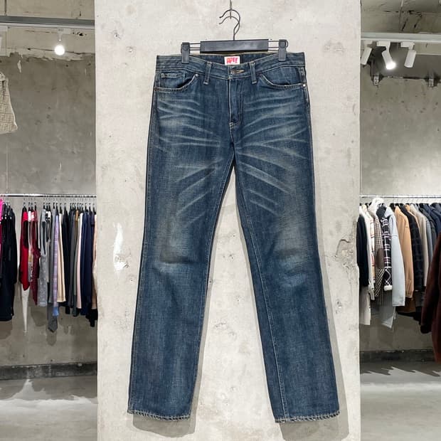 에이프 진청 지퍼플라이 캣 워싱 데님 팬츠