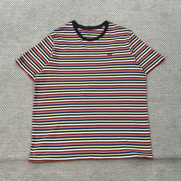 리바이스 스트라이프 반팔티 r3289