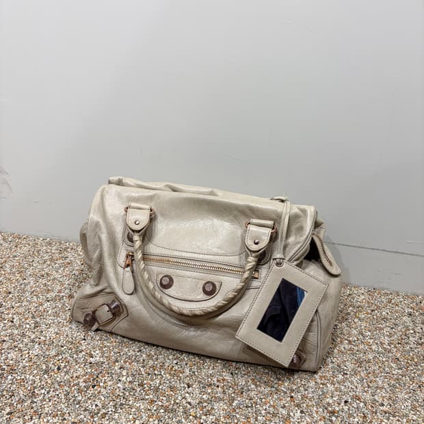 발렌시아가 자이언트 시티 모터 백