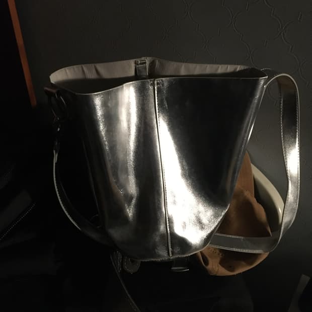 이세이 미야케 실버 버킷 백