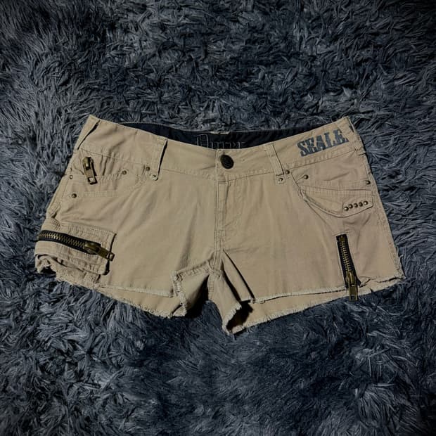 OURER 레터링 프린팅 사이드 지퍼 카키 베이지 숏팬츠