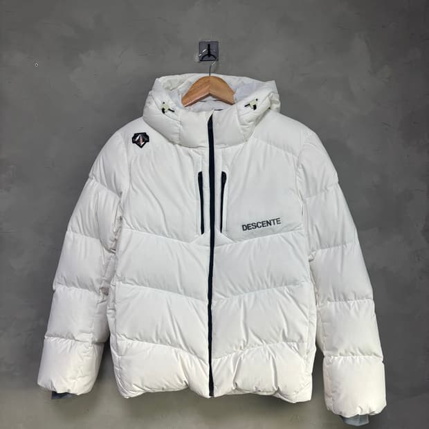데상트 덕다운 패딩 화이트
